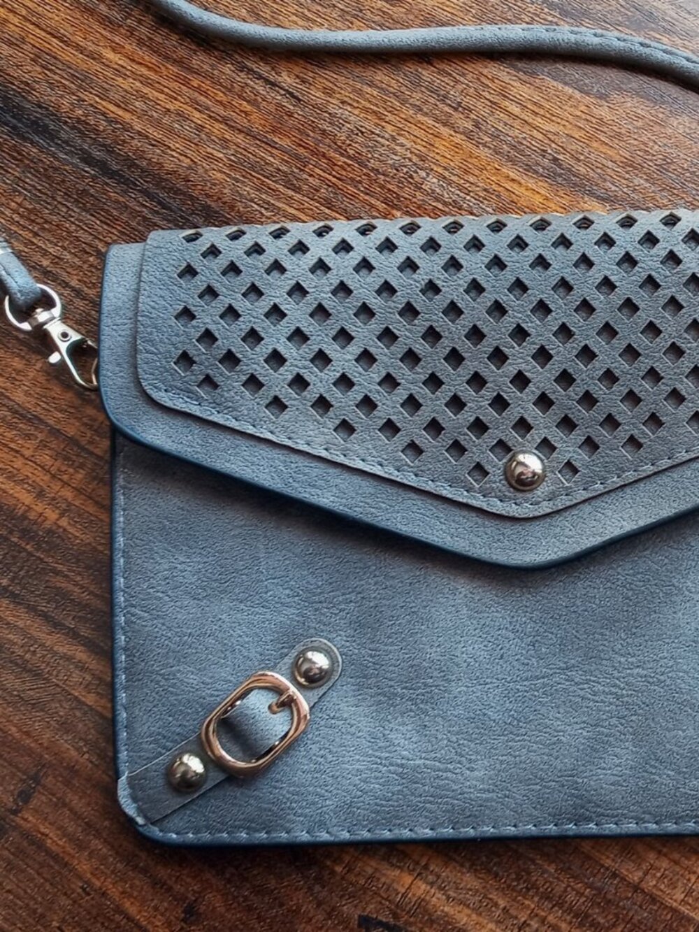 🌺CUTE Vegan Faux Leather Gray Laser Cut Embossed Flap-Over Crossbody Purse NWOT